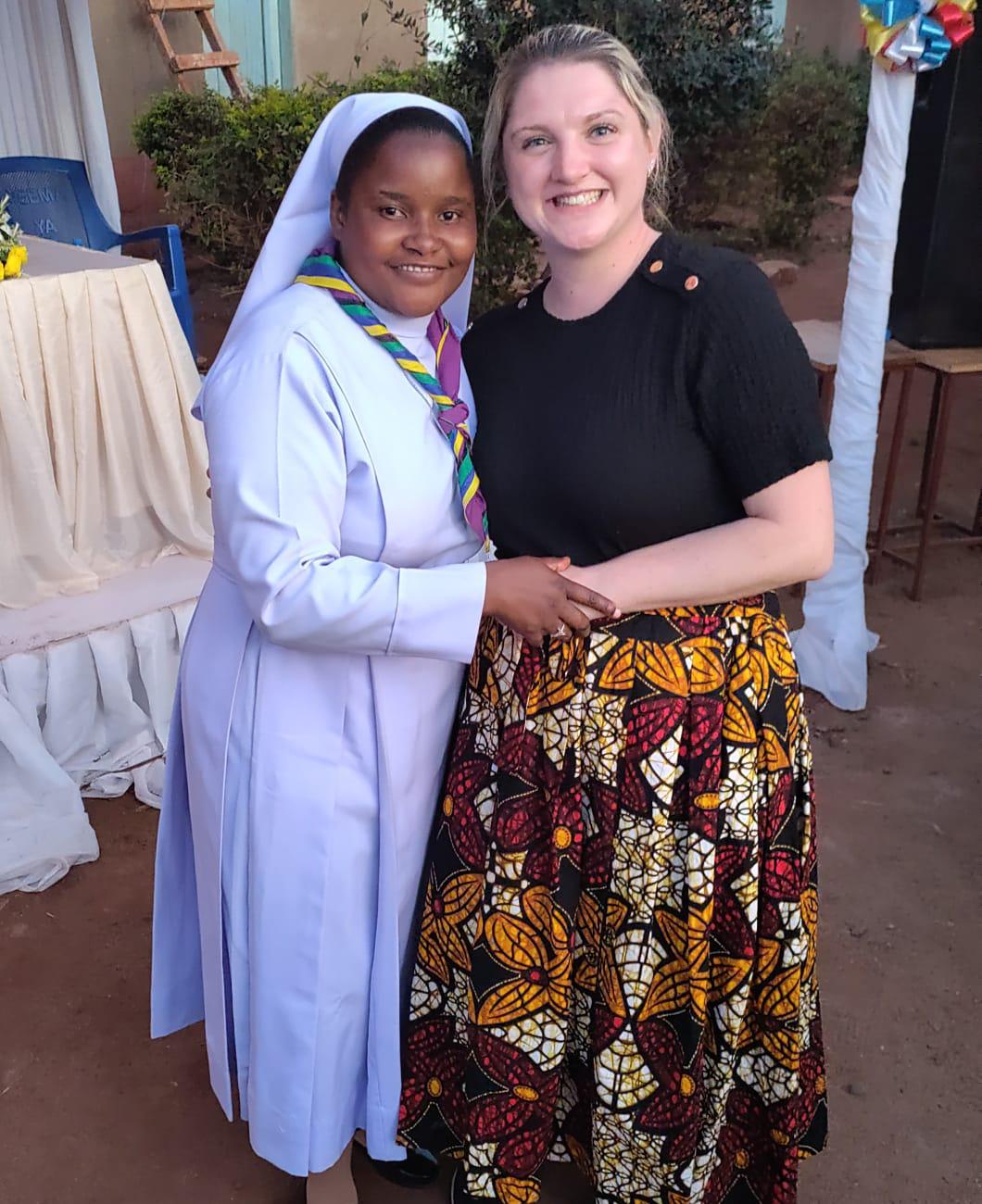 Image of Schwester Sindano und Kirsten Schellhaas