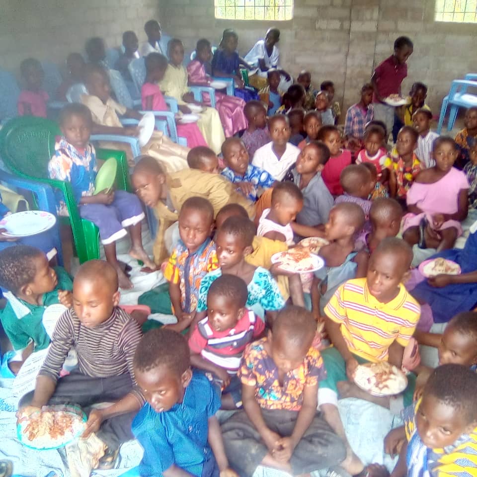 &ldquo;Photo of children eating with the brothers&rdquo;