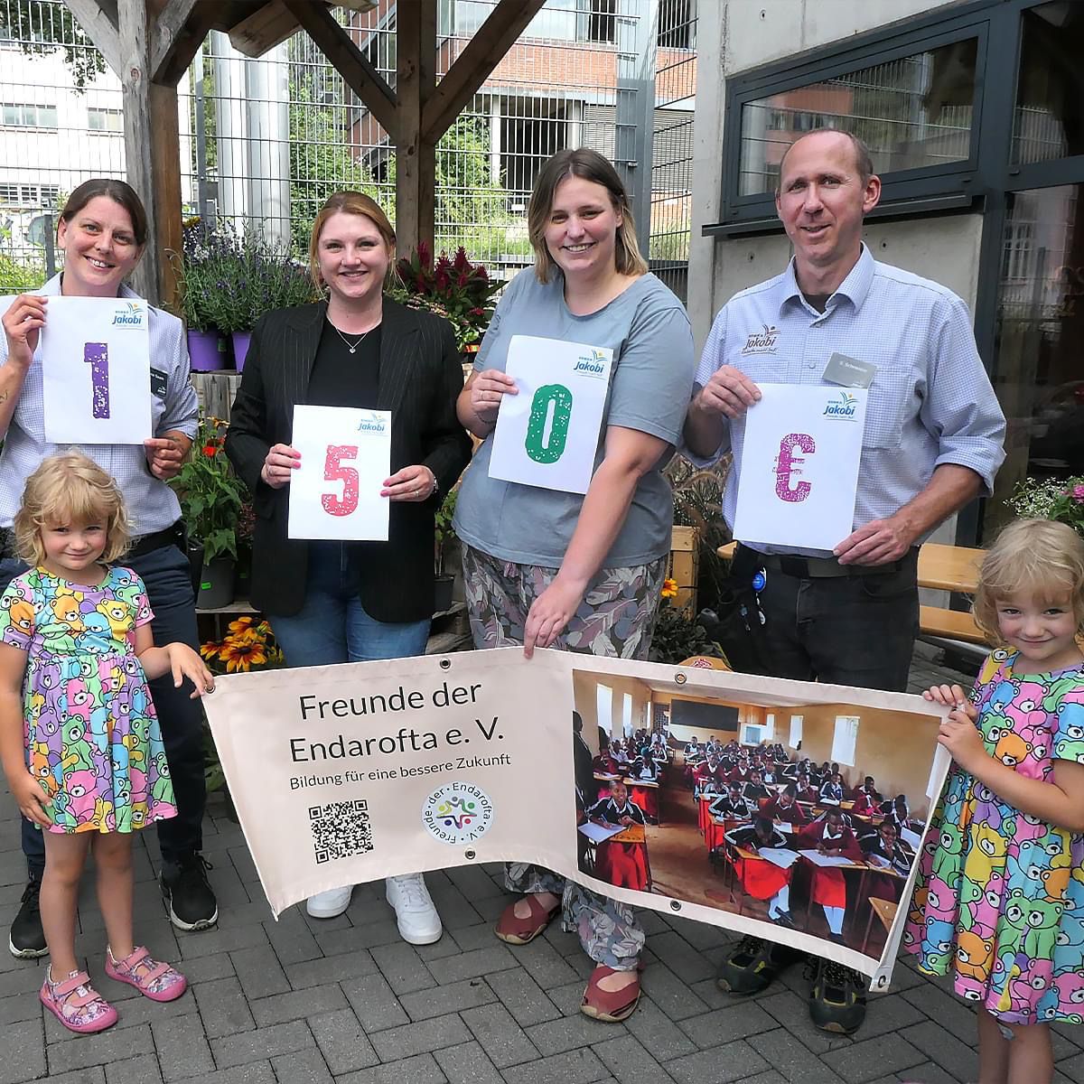 Photo of the donation handover at Edeka Jakobi in Lautern