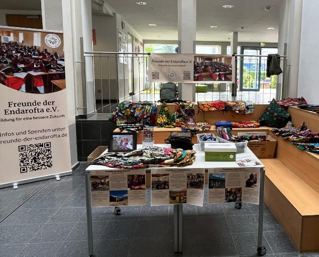 Photo of the flea market stand at Schillerschule in Bensheim